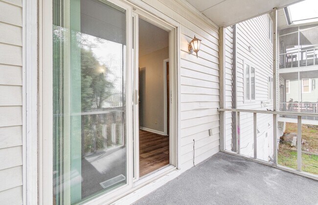 Building Photo - 1104 N Main St