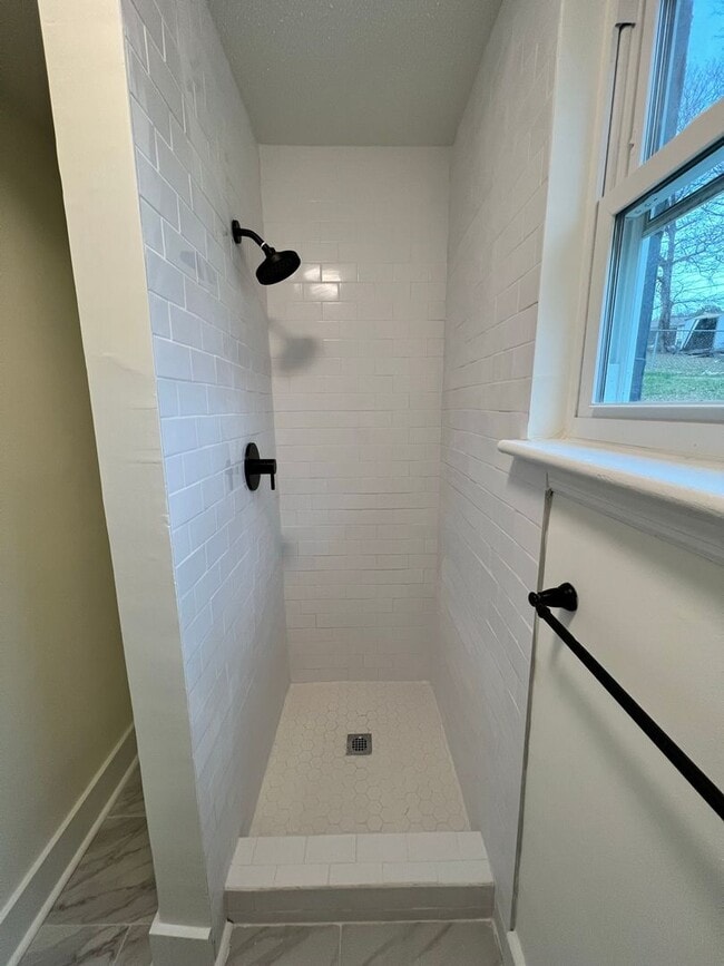 Building Photo - Newly renovated 3bed/2bath in east ridge for Rent!