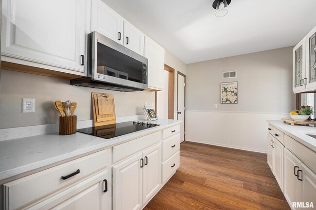 Building Photo - 205 W Glen Ave