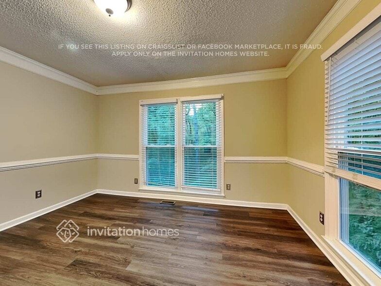 Building Photo - 6926 Wolf Run Dr