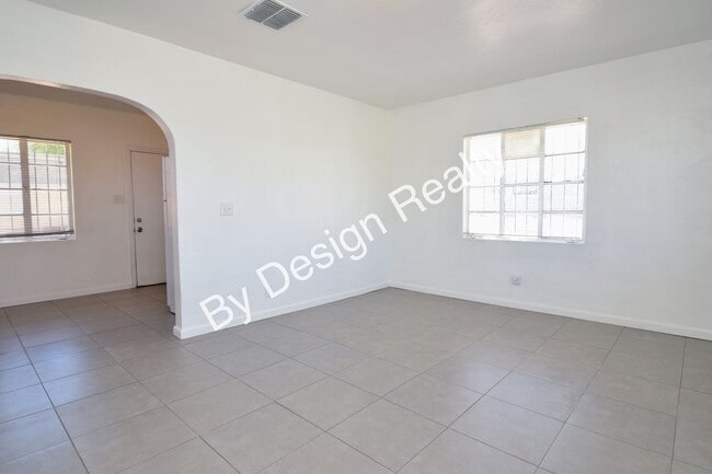 Building Photo - Modern Duplex with Huge Fenced Yard Near Downtown Tucson