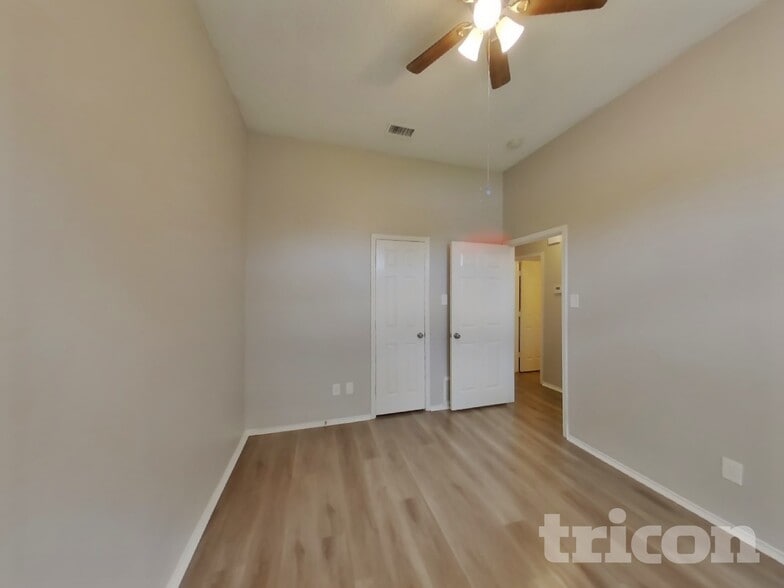 Building Photo - 907 Ponds Ct