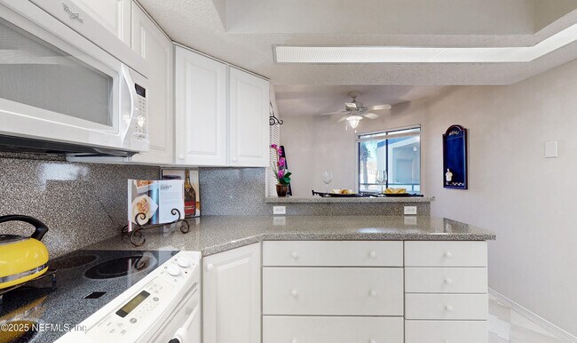 Building Photo - 3820 La Vista Cir