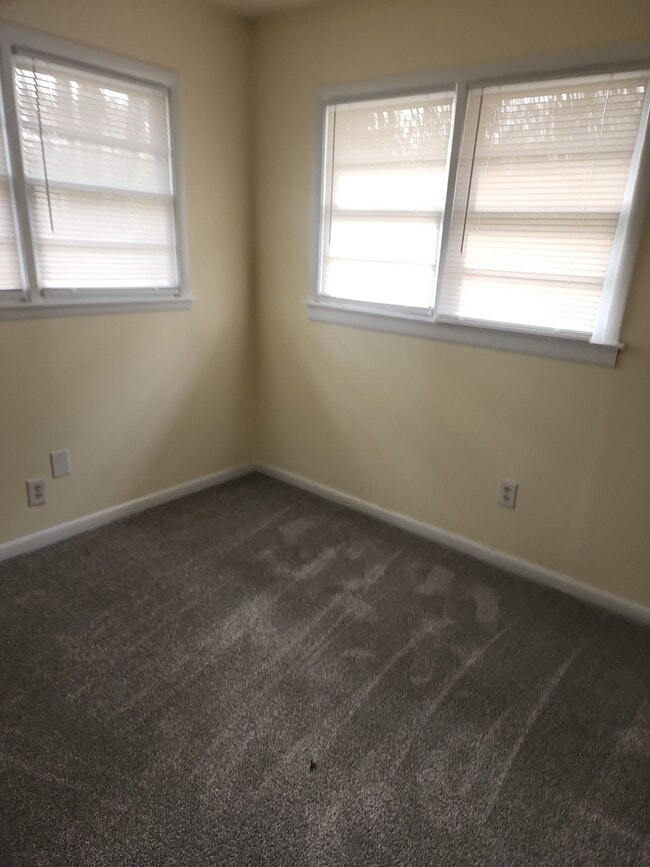 Building Photo - 3211 Meridian St N