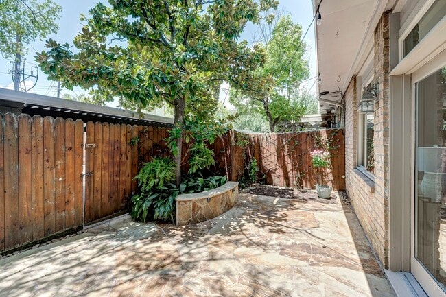 Building Photo - 3815 Wakeforest St