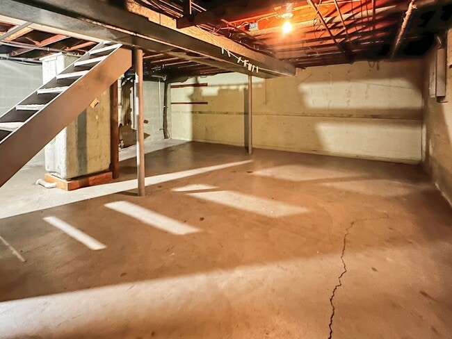 Building Photo - 2725 S Burdick St