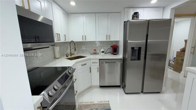 Building Photo - 2333 Brickell Ave