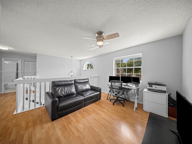 Building Photo - 9908 SW 117th Pl
