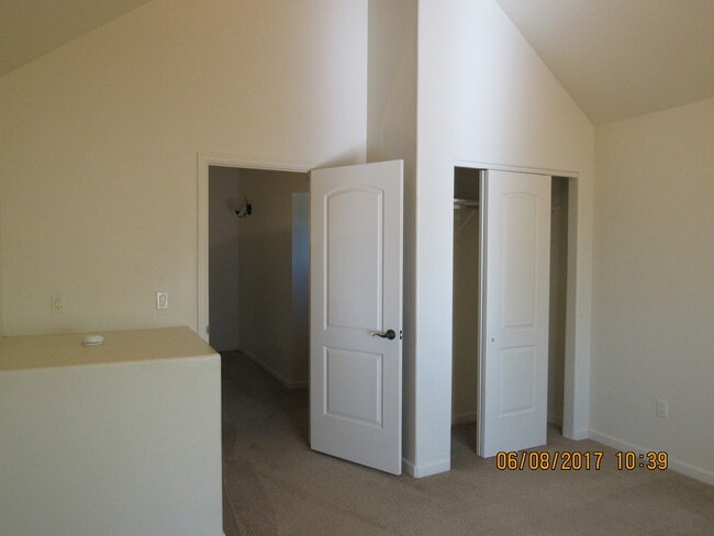 Building Photo - 198 W 26th St