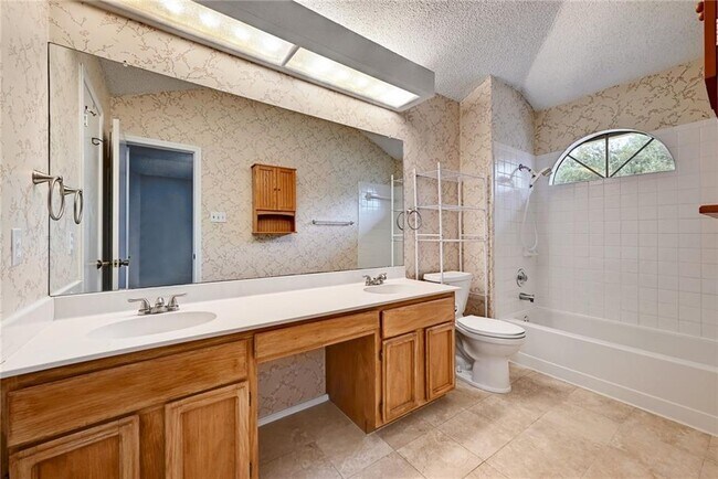 Building Photo - 12915 Modena Trail
