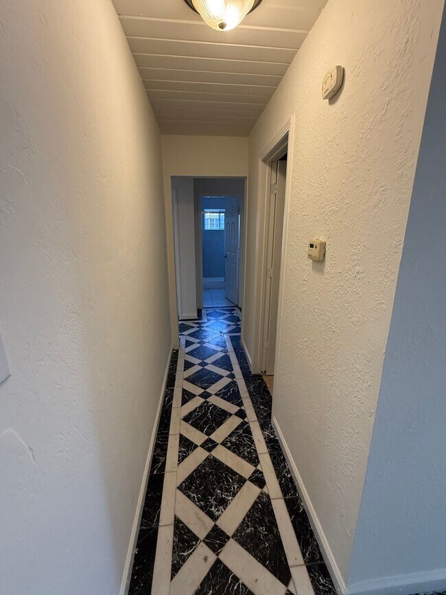 Building Photo - $3,700 / 4 BR - Comfortable 3-Bedroom Fremont Rental in Prime East Bay Location!