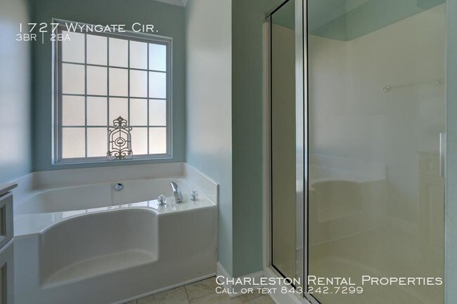Building Photo - 1727 Wyngate Cir