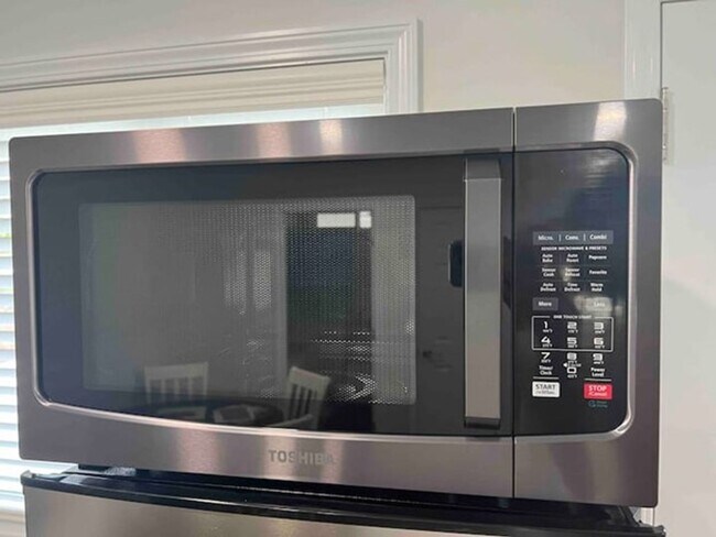 Building Photo - Fully Furnished Studio in Hawaiian Paradise Park