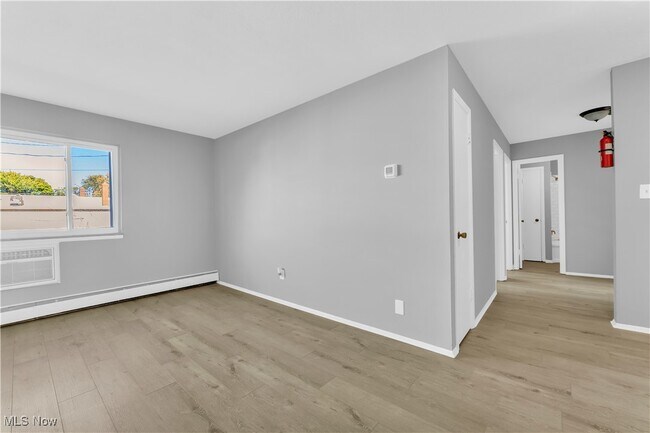 Building Photo - 1415 Wyandotte Ave