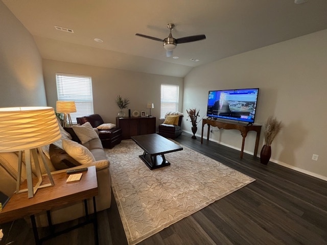 Fabulous living area with vaulted ceiling - 2904 Emil Dr
