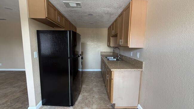Building Photo - Two Bedroom One Bathroom Apartment in San Bernardino!