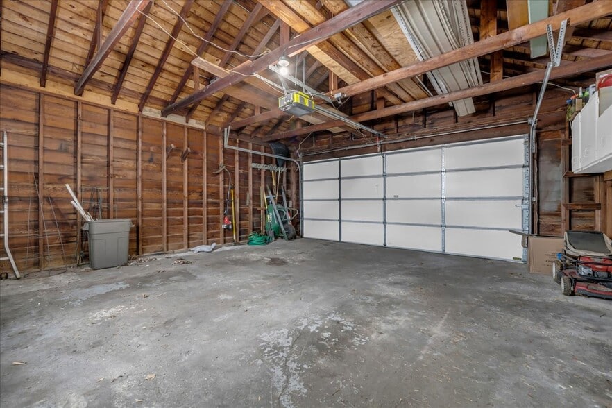 Building Photo - 2299 W Lincoln St