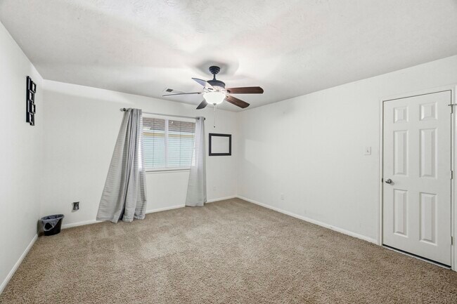 Building Photo - 14403 Lakepointe Bend Ln