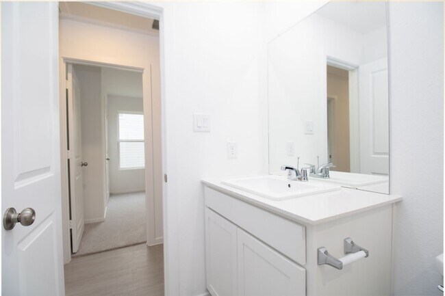 Building Photo - 2092 Cedar Way Dr