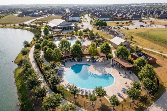 Building Photo - Resort-Style Living in the Award-Winning Morningstar Community!