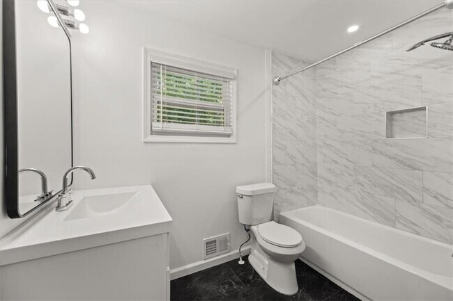 Building Photo - 5300 Binford Pl SW