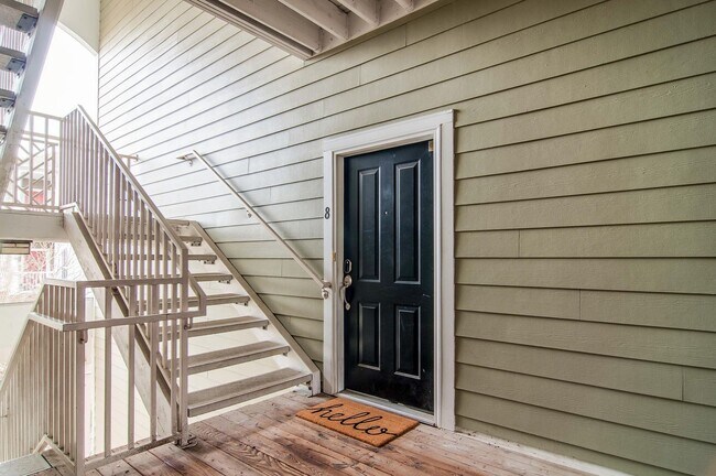 Building Photo - 2 Bedroom Condo in Lenox Village