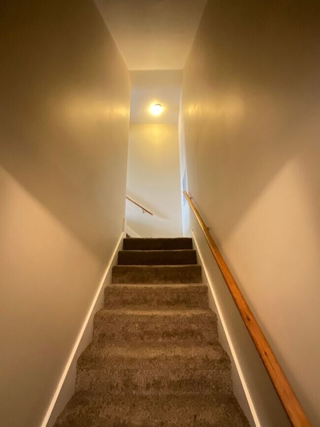 Building Photo - 852 Hamilton Ct