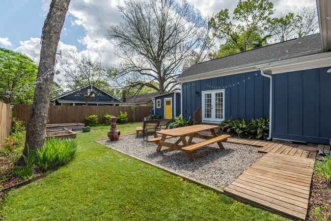 Building Photo - Gorgeous Home near Downtown Durham!