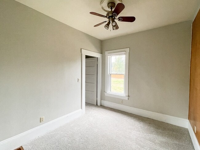 Building Photo - 9905 NE 46th Ct