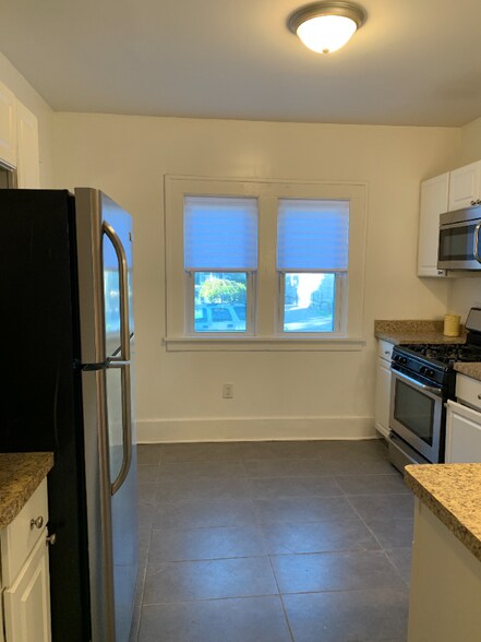 Building Photo - 364 Inglewood Dr