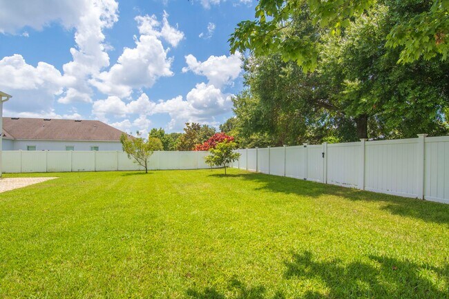 Building Photo - 5947 Ridge Lake Cir