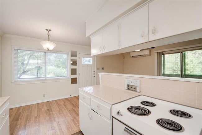 Building Photo - 1511 Shoal Creek Blvd