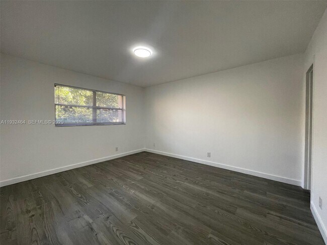 Building Photo - 7800 S Colony Cir