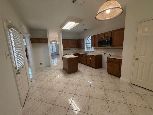 Building Photo - 4163 Surreydon Dr