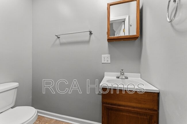 Building Photo - 107 N Kealing Ave