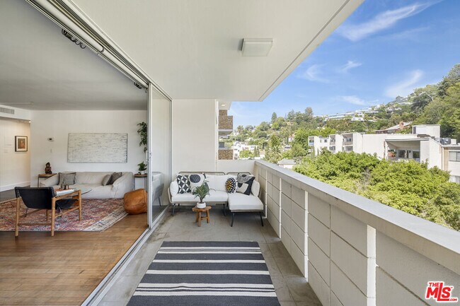 Building Photo - 8787 Shoreham Dr