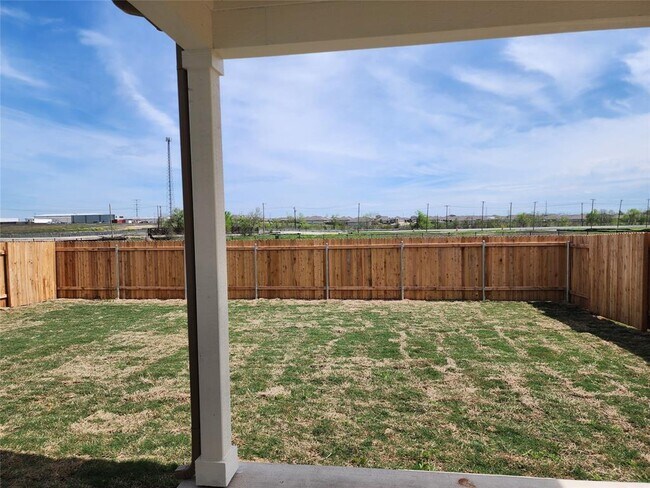 Building Photo - 120 Greenspire Ln