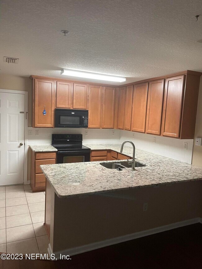 Building Photo - 876 Black Cherry Dr S
