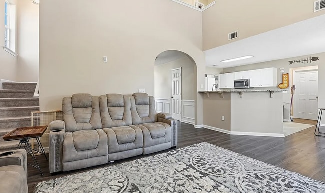 Building Photo - Close to Parks, Shops & Schools — Live Where Convenience Matters