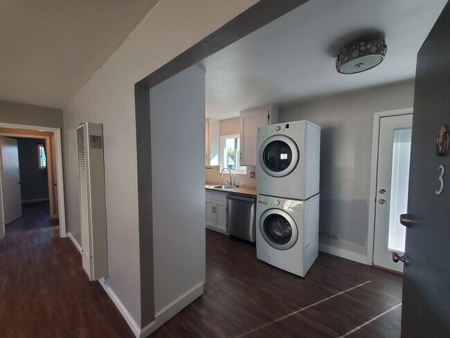 Building Photo - EBN T 428