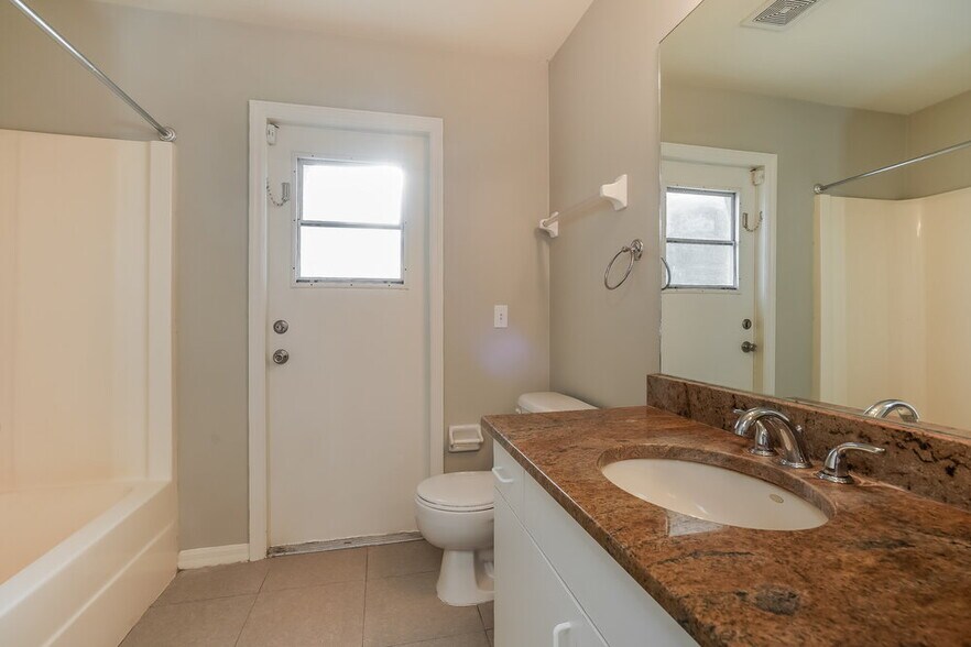 Building Photo - 8434 Bamboo Rd