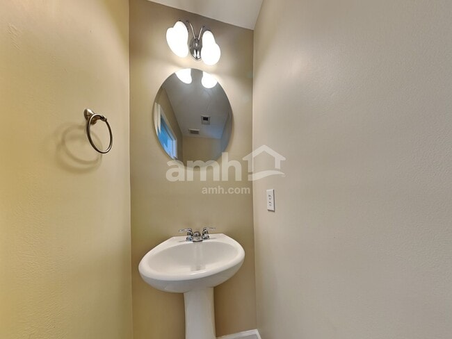 Building Photo - 409 Lakewind Dr