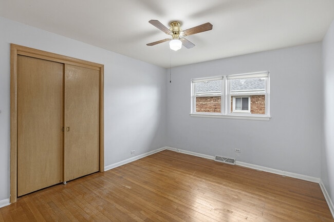 Building Photo - 8736 N Ozark Ave