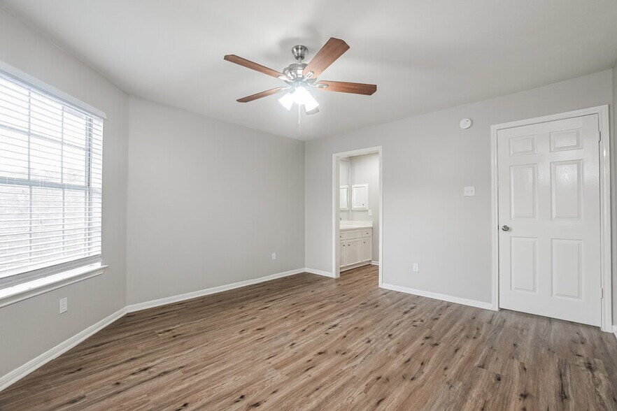 Building Photo - 4923 Laurel Hill Ct