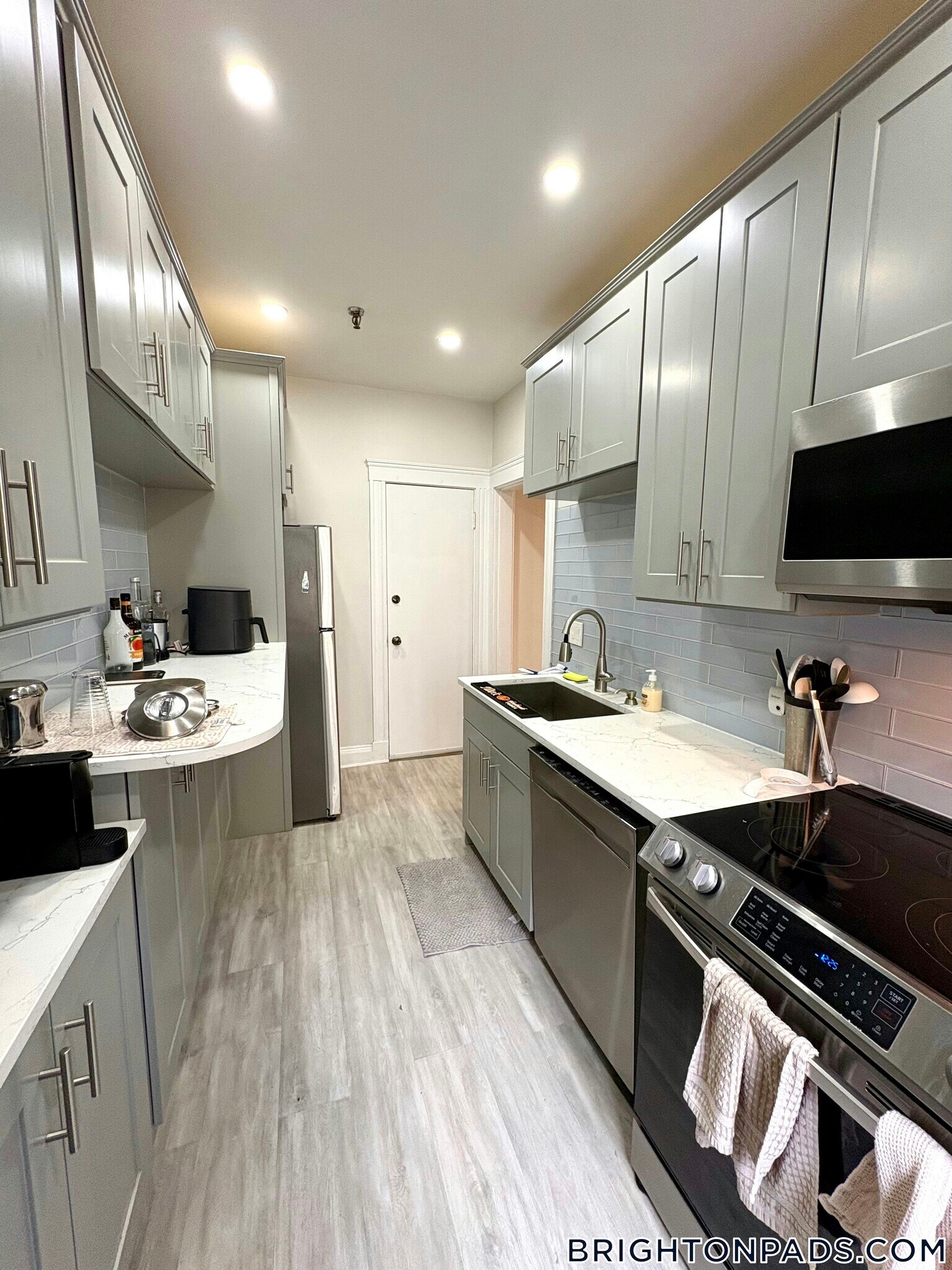 Building Photo - 370 Chestnut Hill Ave