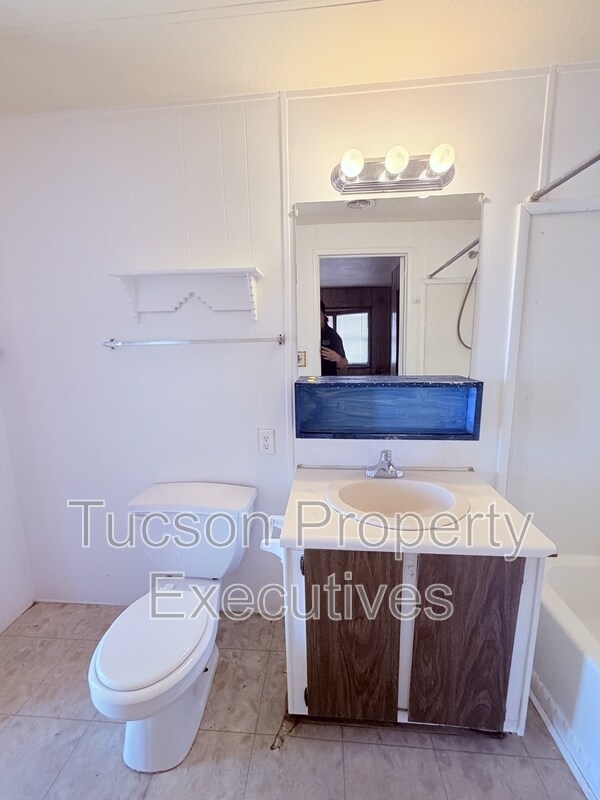 Building Photo - 4580 E Rex St