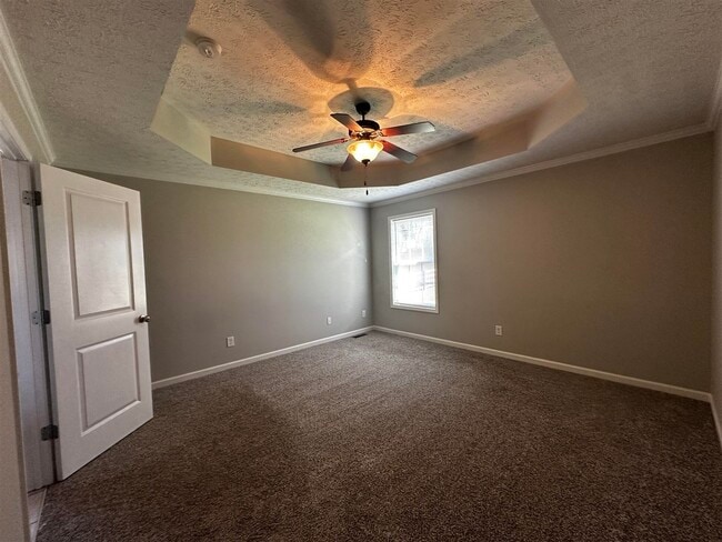 Building Photo - 484 Crossfield Way