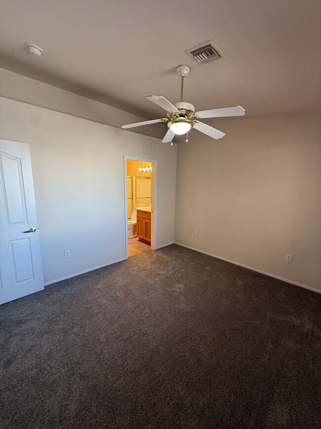 Building Photo - Yuma Meadows Townhouse - Furnished or Unfurnished