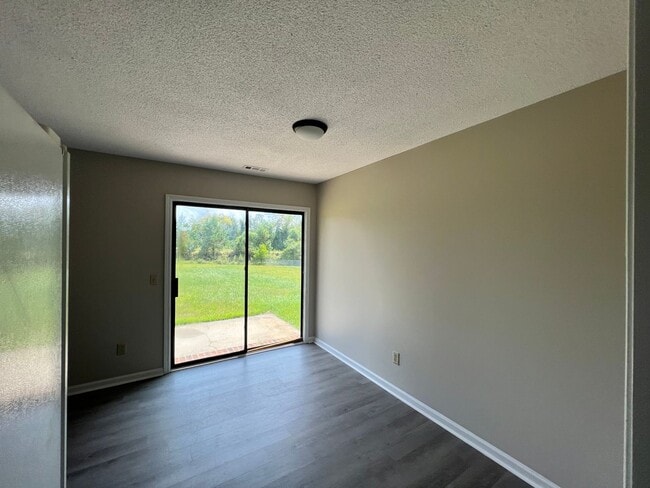 Building Photo - Cozy Home, Great Location!