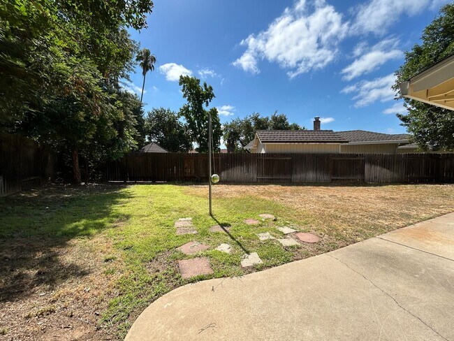 Building Photo - Custom Home!